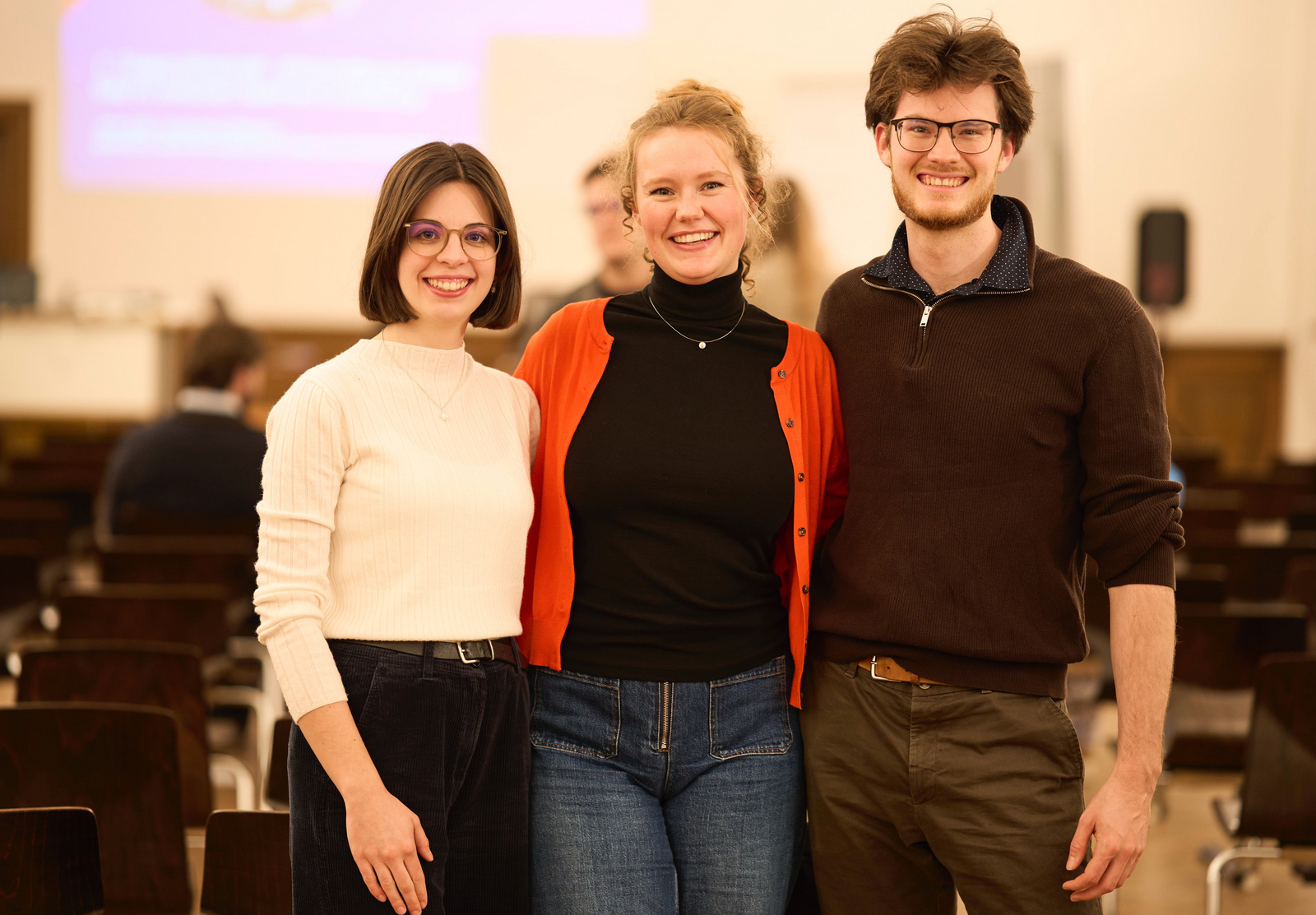 Die drei Vorstandsmitglieder Arm in Arm in 